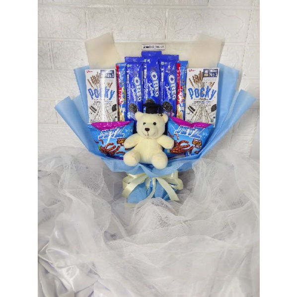 

buket snack + boneka toga size S
