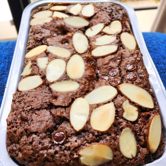 

Brownies fudgy dark choco almond