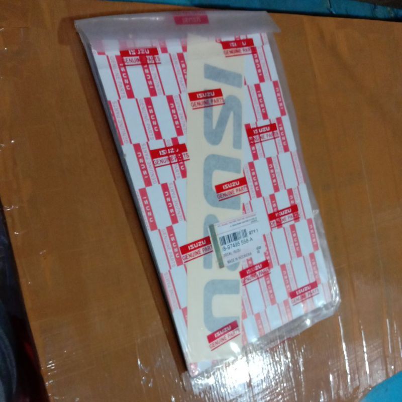 stiker tulisan isuzu isuzu traga