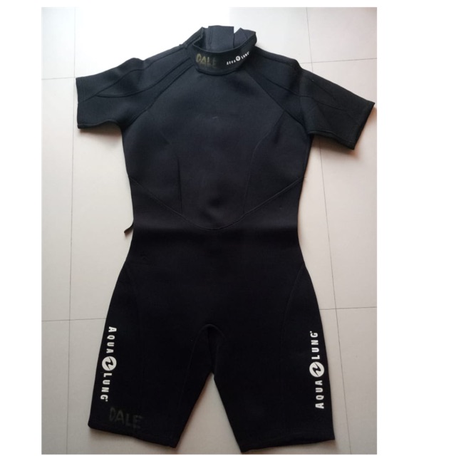 Wetsuit Aqualung shorties, minus pemakaian, log dibawah 20