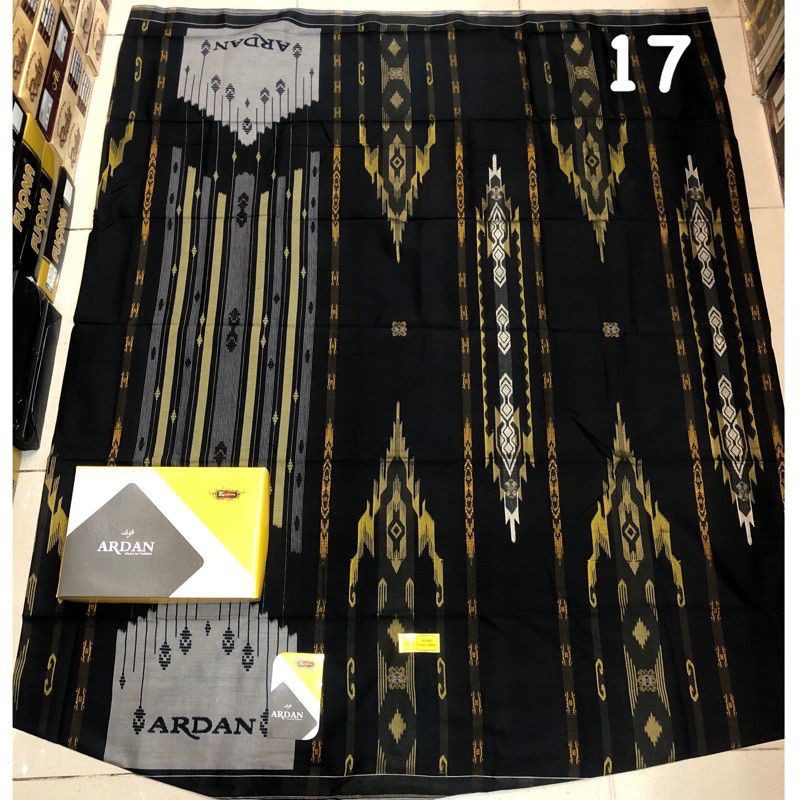 Sarung ardan hitam bervarians