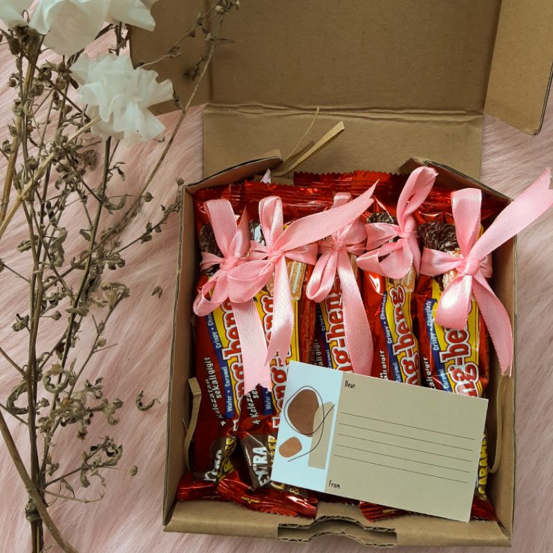 

HAMPERS COKLAT GIFT BOX BIRTHDAY KADO CEWEK COWOK WISUDA, ULTAH
