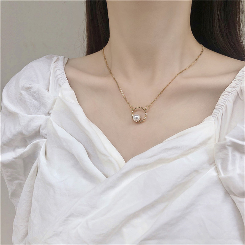 Korean Design Sense Geometric Pearl Necklace Temperament Simple Clavicle Chain