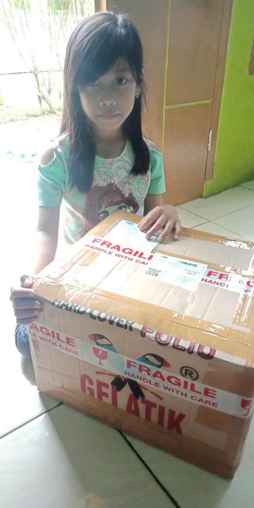 Tempat Aqua - Tempat Gelas Air Mineral Kayu Jati Merak 12 Lobang
