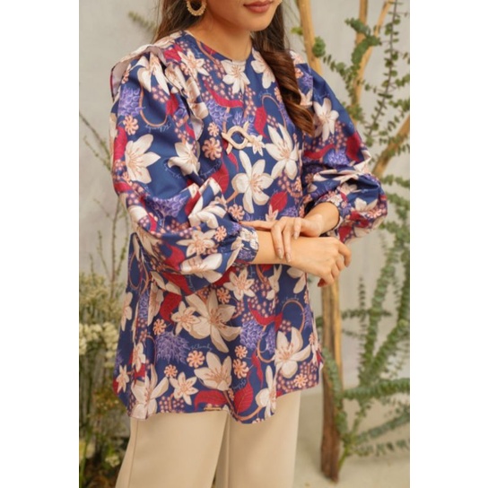 jade blouse in blueberry by wearing klamby