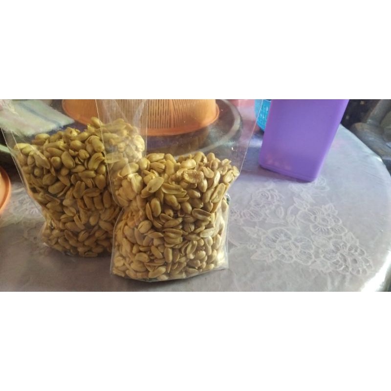 

Kacang Bawang gurih renyah khas Kalimantan Barat