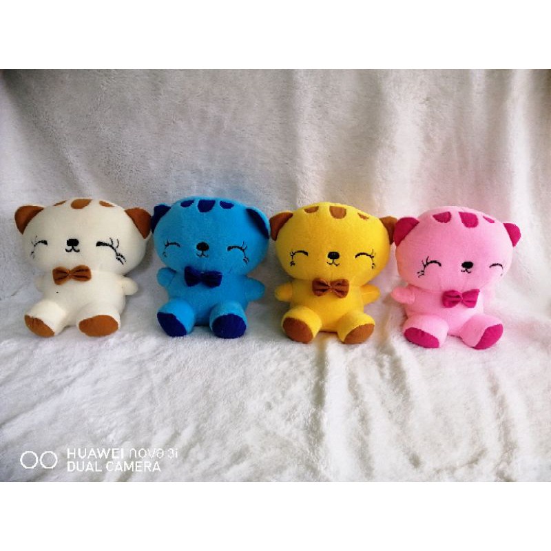 Boneka kucing cantik