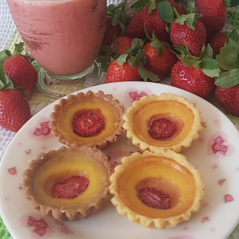

Pie Susu Topping Buah Strawberry