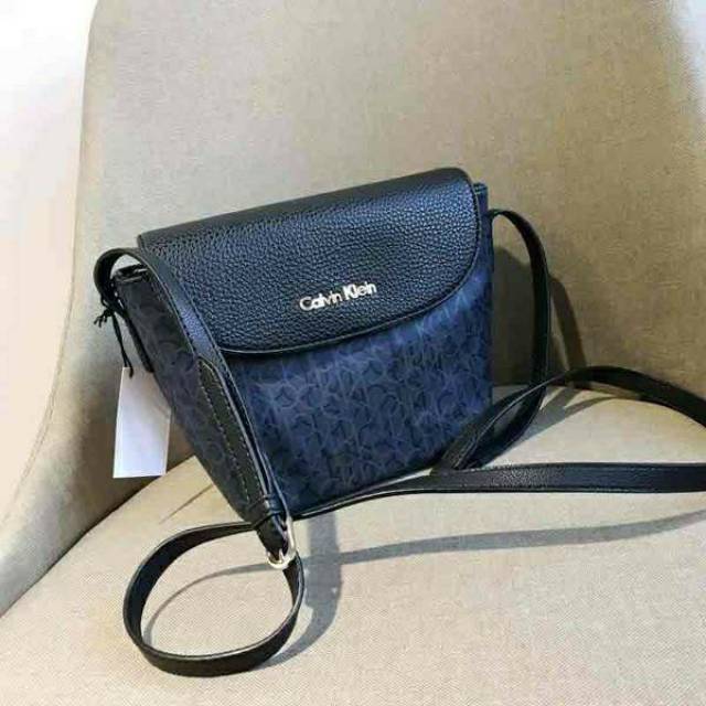 CALVIN KLEIN - Tas Selempang Wanita Calvin Klein Original - Sling Bag