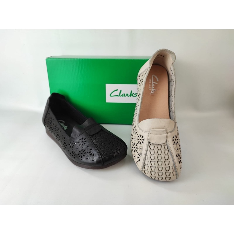 clarks flat shoes