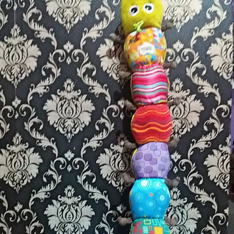 boneka ulat ukur lamaze