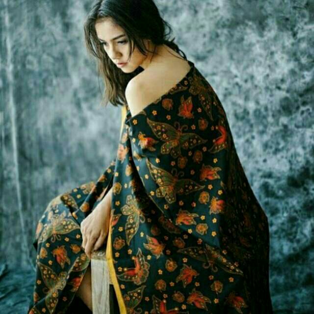 KAIN BATIK KUPU SANTOSA HITAM TOLET WARNA GIFT OLEH OLEH SOLO BAHAN JAHIT KATUN SLENDANG JARIK KADO