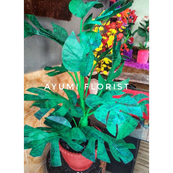bunga hias monstera palsu dari plastik kresek ukuran jumbo untuk sudut .handmade
