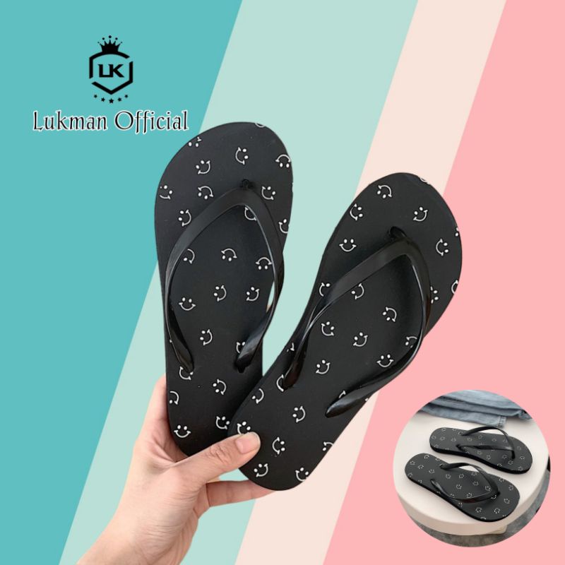 Sandal jepit pantai wanita dalam dan luar ruangan memakai non-slip kepribadian bawah datar yang lucu di liburan musim panas sandal pantai dan sandal