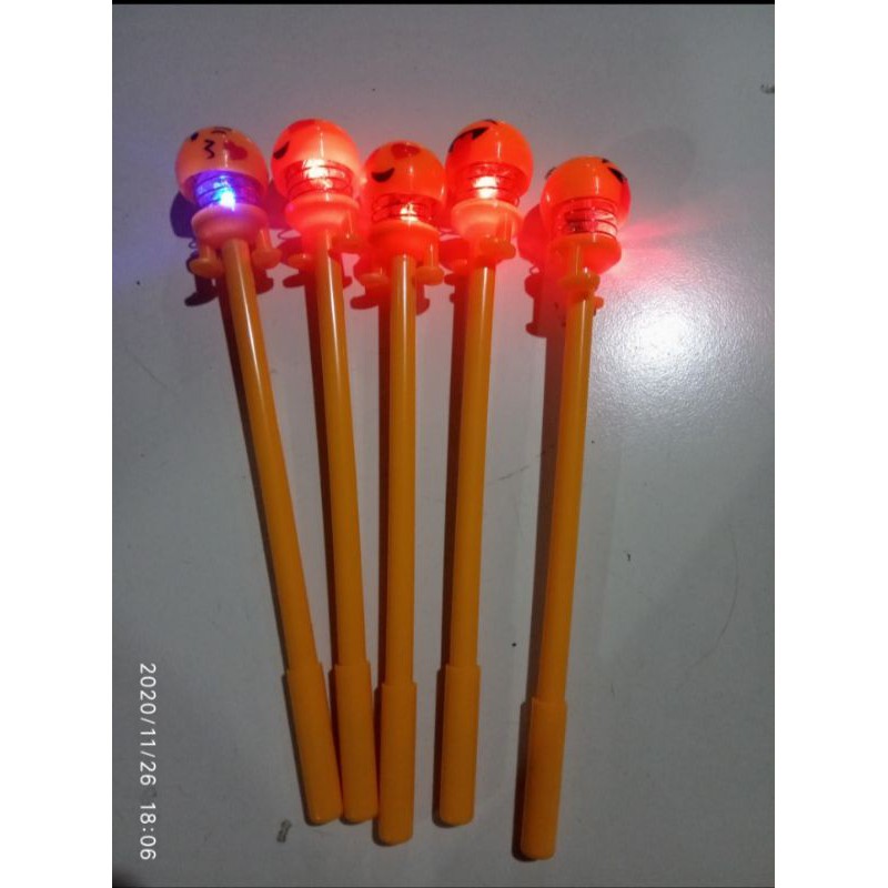 

PULPEN LED EMOJI UNTHUL UNTHUL NYALA PER 5 PCS