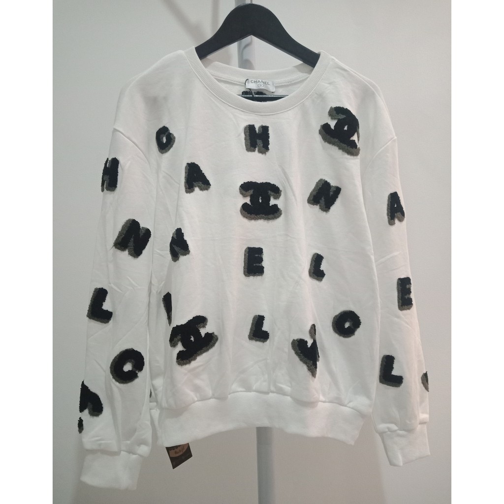 

SWEATER CHANEL PUTIH IMPORT PREMIUM ( TAG LABEL )