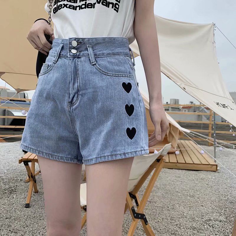 Celana  Pendek Jeans Wanita - High waist Hot Pants Jeans Love Kancing 2-  High waist Hot pants Bordir Love Gaya Korea