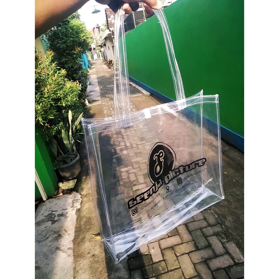 

Tas mika sablon Ukuran 30 X 12 X 15 (pxlxt)