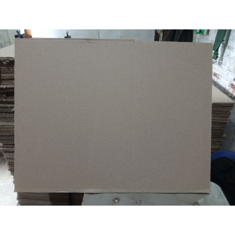 

Kardus lembaran medium BF 40X32 cm