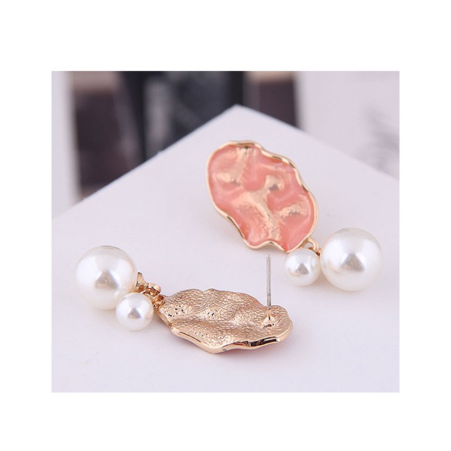 LRC Anting Tusuk Fashion Contrast Pearl Earrings A58815