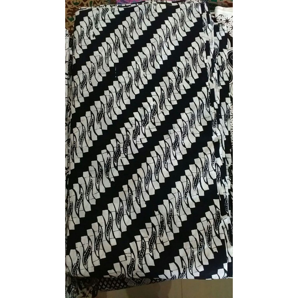 Kain Batik Motif Parang Hitam Putih