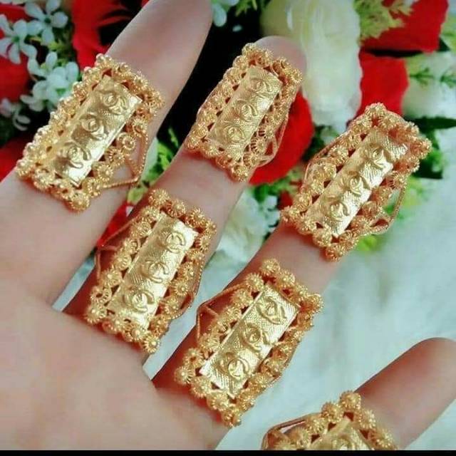 Cincin chenel lapis emas 24karat dan kristal, warna dijamin emas dan ORI