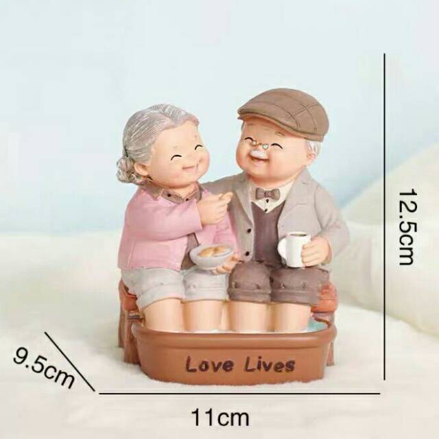 Patung pajangan kakek nenek