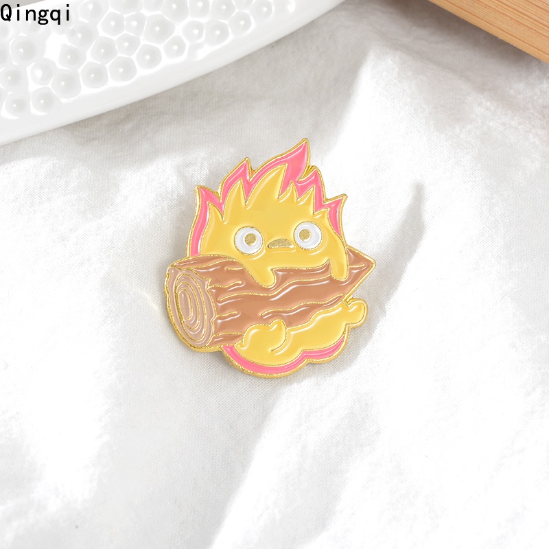 Bros Pin Enamel Desain Kartun Kastil Howl 's Moving Calcifer Gaya Jepang Untuk Hadiah Anak