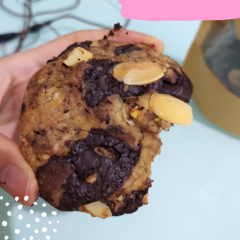 

Almond Chocolate Chips Cookies