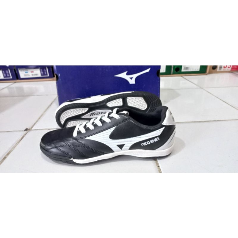 sepatu mizuno.sepatu futsal.sepatu badminton.volly.dll