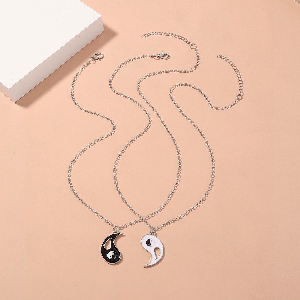 【COD Tangding】2pcs/set Tai Chi Gossip Yin Yang Pendant Necklace Best Friends Patchwork Necklace Fashion Accessories Jewelry