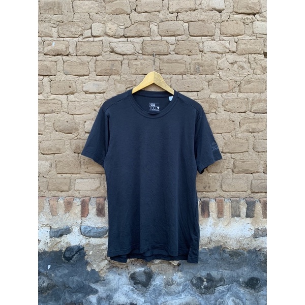 baju olahraga adidas abu tua size fit L second bekas preloved thrift murah lengan pendek kaos t shir
