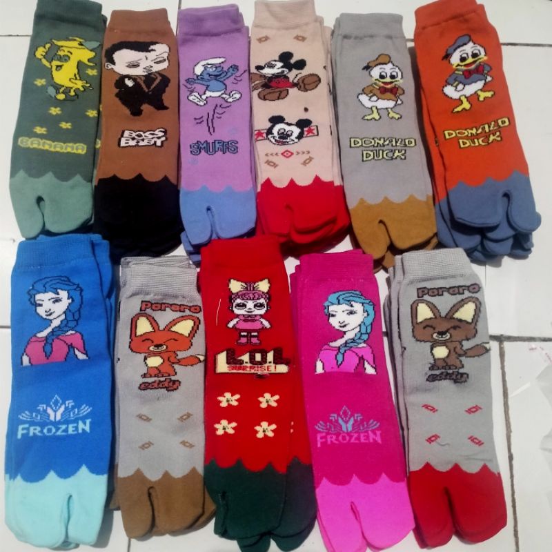 Kaos kaki jempol anak²