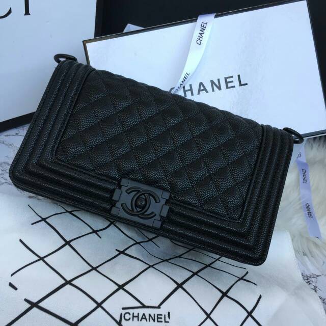 CHANEL Boy caviar