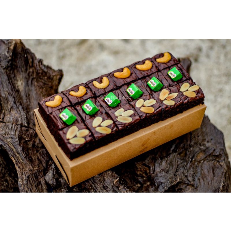 

Fudgy Brownies by Hi, Magi!