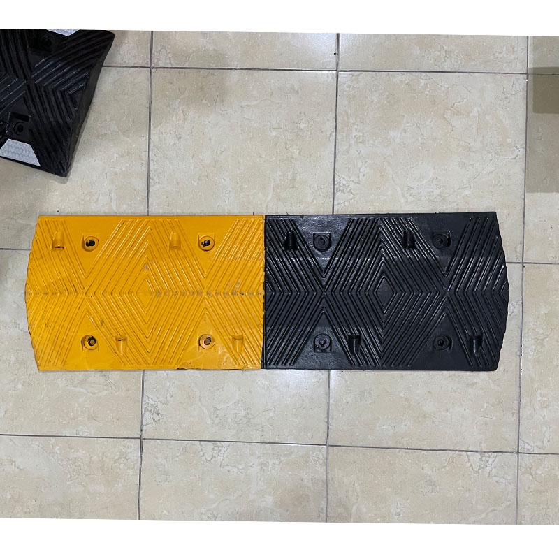 Rubber Speed Bump / Polisi Tidur Karet 100 x 35 x 7