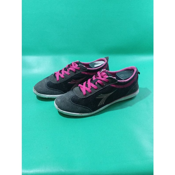 sepatu diadora black pink ori Size 36