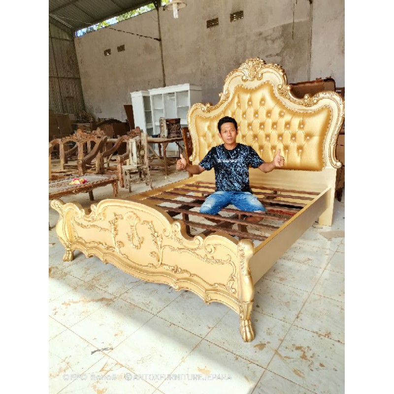 dipan ukiran mebel Jepara tempat tidur ukiran furniture Jepara