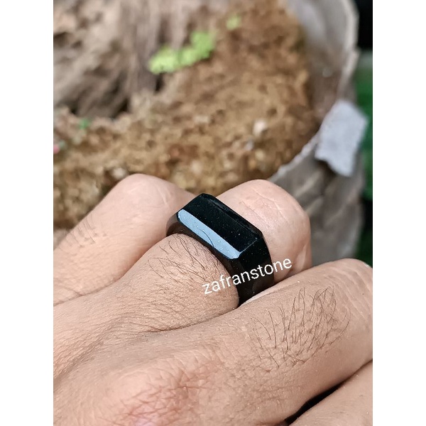ring giok hitam (black jade)