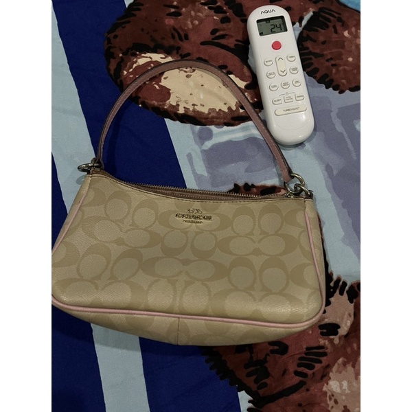 coach  preloved top handle signature shoulder bag