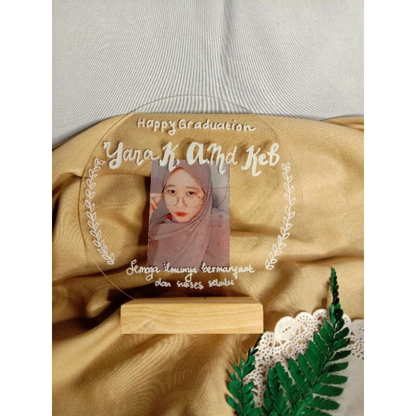 ACRYLIC CUSTOM Bulat / gift wisuda unik / kado murah