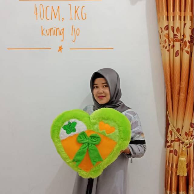 

Bantal love pita kupu-kupu
