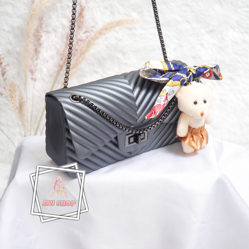 (Cod) Tas Jelly Matte Chevron Salur Size 22 Cm (Gratis Boneka &amp; Syal)