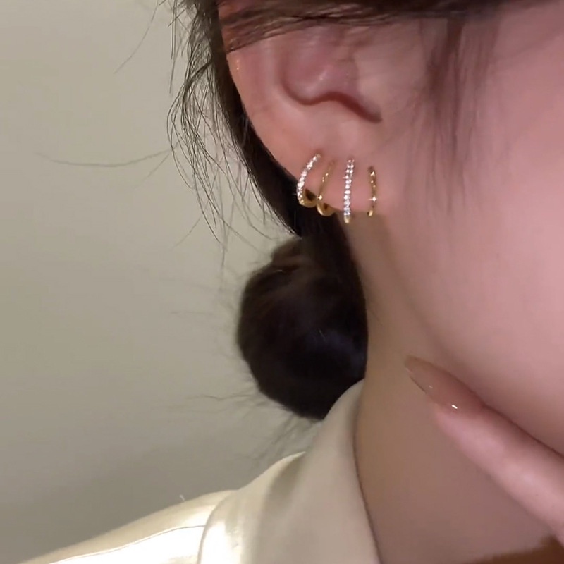 Anting Klip Bentuk Geometris Bahan Logam Aksen Berlian Untuk Wanita