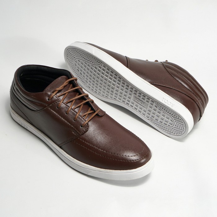 sepatu sneakers semi formal