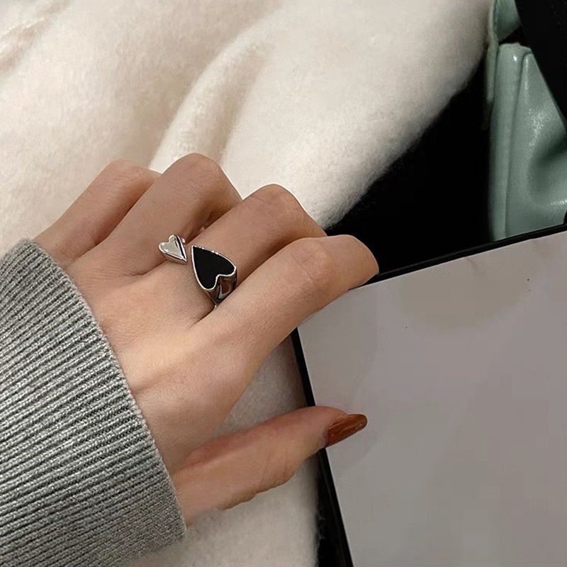 Cincin Model Terbuka Adjustable Bentuk Hati Warna Hitam Gaya Korea