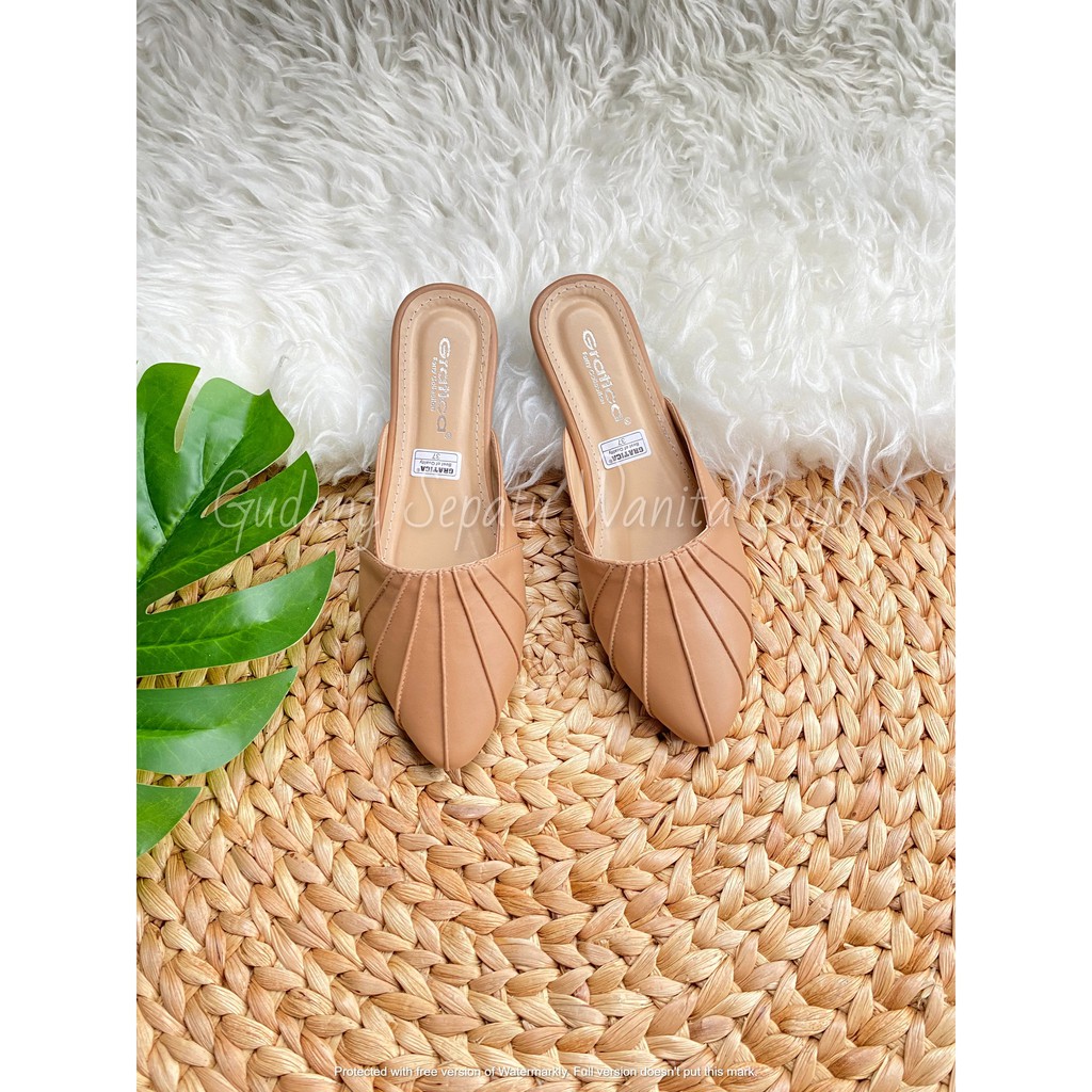 Gratica Sepatu Wanita Sandal Flat Lancip Garis KH 048