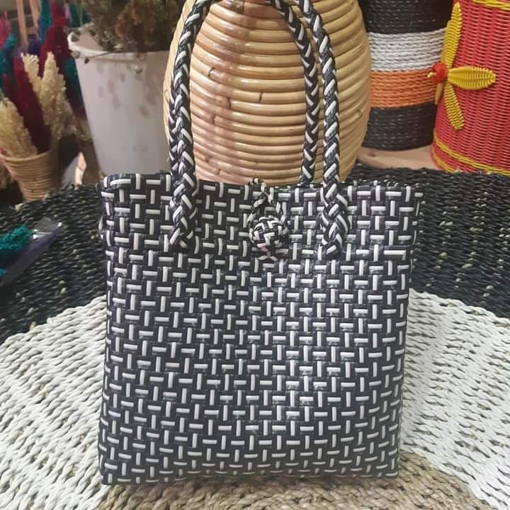 TAS JALI ANYAMAN PLASTIK SINTETIS S REGULER-TAS ANYAMAN-TAS ANYAMAN PLASTIK-TAS ANYAM-TAS ANYAMAN PLASTIK PREMIUM-TAS-TAS SELEMPANG-TAS BAHU-TOTEBAG-TAS WANITA-TAS SELEMPANG WANITA-TAS JALI-TAS JALI ANYAMAN PREMIUM-TASS JALI MINI-TAS AJALI PREMIUM