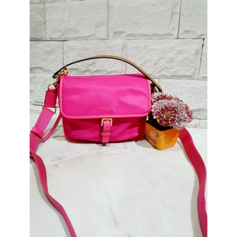 tas tory burch perry nylon crossbody bright pink