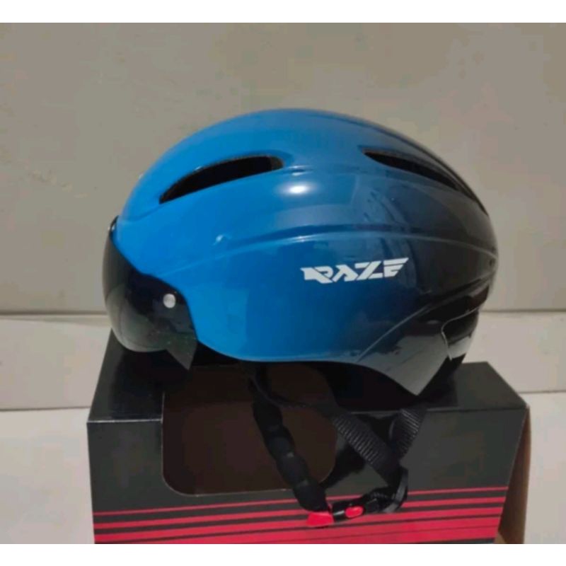 helm sepeda ada kacamata RAZE R18 HItam biru